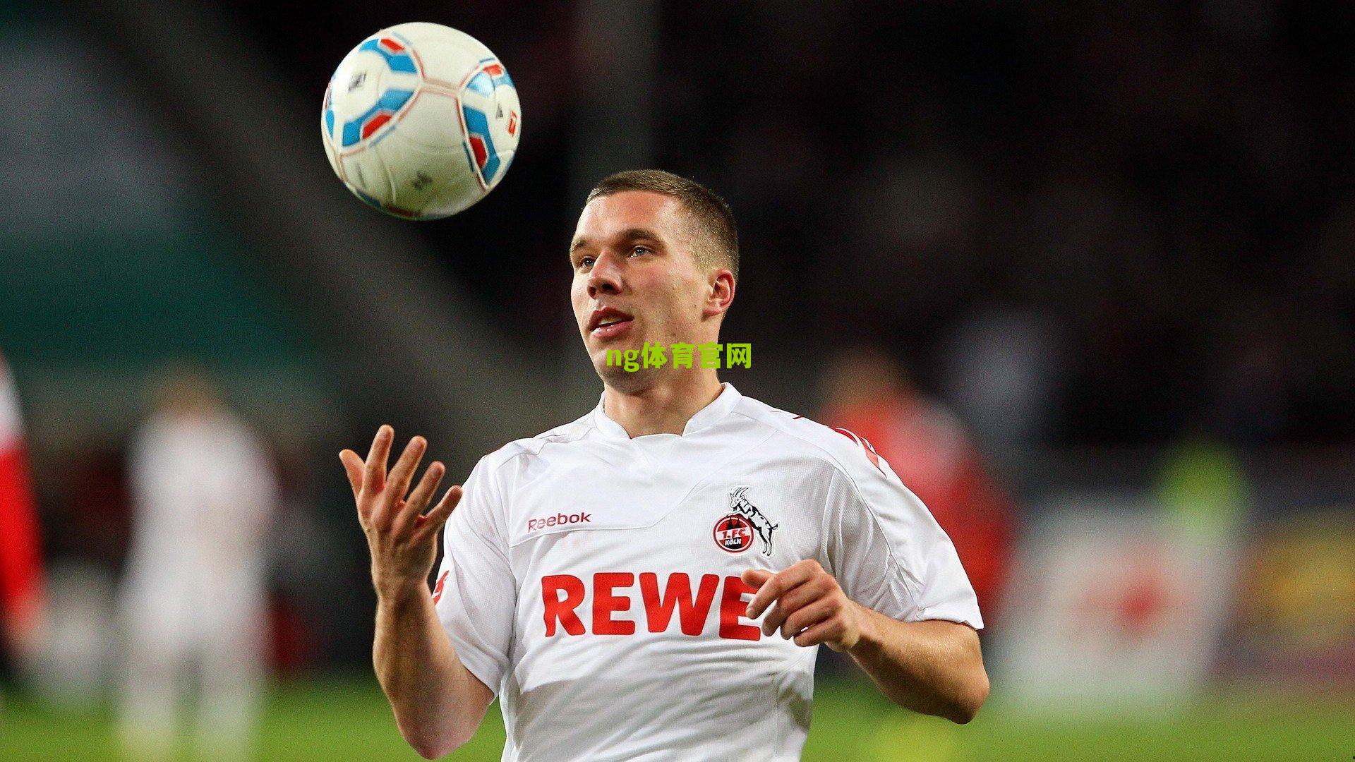 ng体育-巨星对决揭示技术短板，全面解析詹姆斯面对字母哥时的战术困境